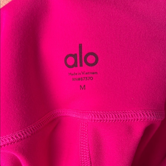 ALO Yoga Women's Bright Pink Bike Shorts - Picture 5 of 5